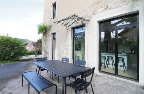 Billieme House | Family home, peaceful setting and swimming pool!