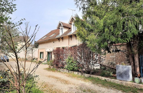 Souppes-sur-Loing House | Family home sleeps 10, 1 hour from Paris