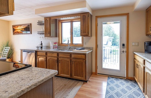 Hamilton House | Family Home · Sun-Room · 5 min to Colgate, Lake Moraine Home #5 Near Colgate University