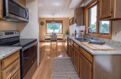 Hamilton House | Family Home · Sun-Room · 5 min to Colgate, Lake Moraine Home #5 Near Colgate University