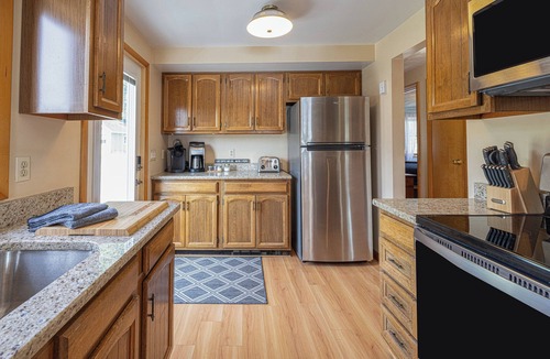Hamilton House | Family Home · Sun-Room · 5 min to Colgate, Lake Moraine Home #5 Near Colgate University