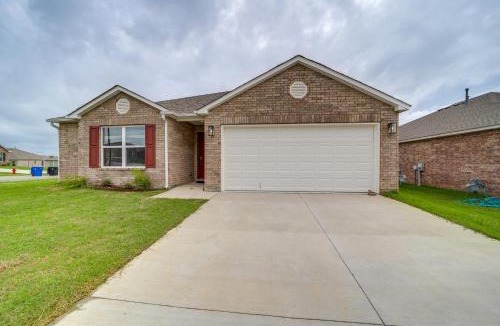 Broken Arrow House | Family Home w/Large Yard & Patio in Broken Arrow!
