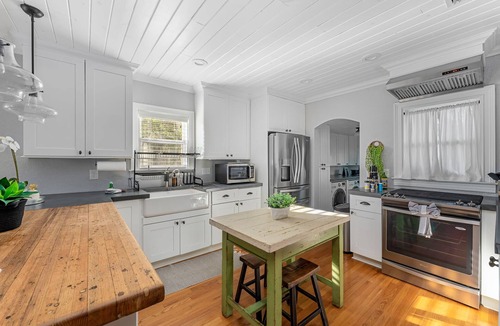 College Park House | Family home w/outdoor kitchen & pet-friendly