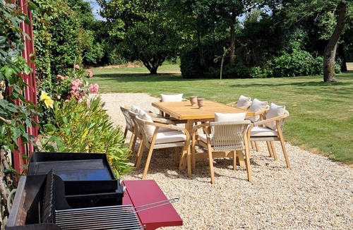 Le Tremblay House | Family home with swimming pool and Jacuzzi in the heart of nature.