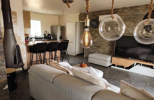 Piolenc House | Family home with garden, trampoline and ideal location