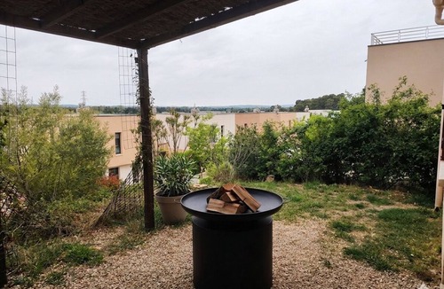 Piolenc House | Family home with garden, trampoline and ideal location