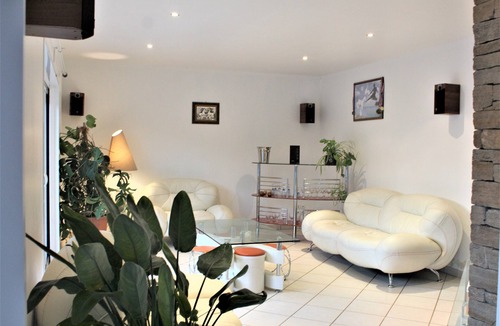 Saint-Valerien House | Family home with heated pool