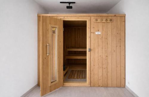 Terminiers Villa | Family home with indoor pool & spa sleeps 22