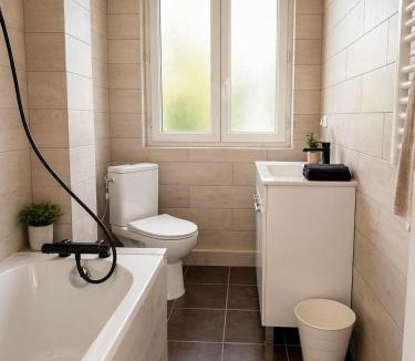 Terminiers Villa | Family home with indoor pool & spa sleeps 22