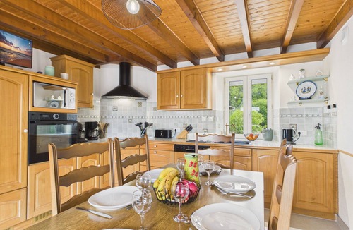 Kerlouet House | Family home with large garden in a quiet area