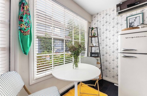 Greater Wilshire - Hancock Park House | Family Home with Office & GuestSuite In Hancock Park