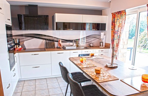 Pluvigner House | FAMILY HOME WITH POOL