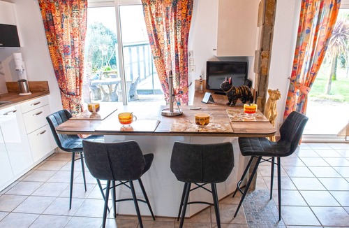 Pluvigner House | FAMILY HOME WITH POOL