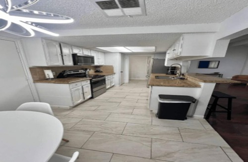 Klein House | Family home with pool table in Houston with 8 beds and backyard