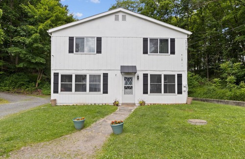 Himrod House | Family House - 6 Bedrooms - Seneca Lake