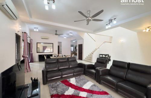 Taman Melawati House | Family House at Kemensah Heights Ampang 3BR for 11pax