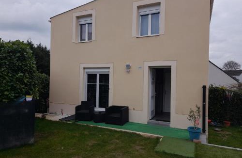 Beauvais House | Family House