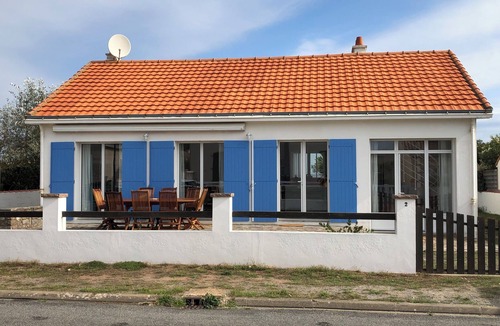 La Plaine-sur-Mer House | Family house with sea view (sleeps 8/9)