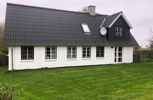 Mommark Villa | Family house near beach with garden