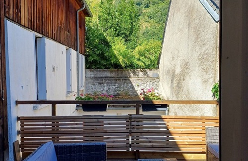 Campan House | Family house sleeps 10, ski touring