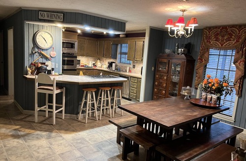 Starkville House | Family House spaciously sleeps 12+/5 bedrooms/3.5 baths/near MSU & downtown
