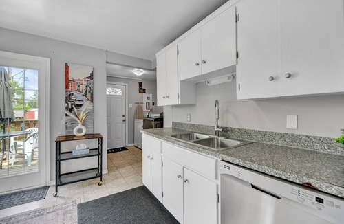 Montgomery House | Family House with Httb Playgr BBQ Firept