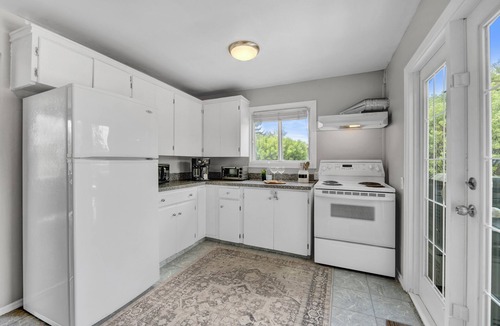 Montgomery House | Family House with Httb Playgr BBQ Firept