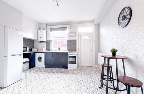 Castleford House | Family I Relocation I Groups