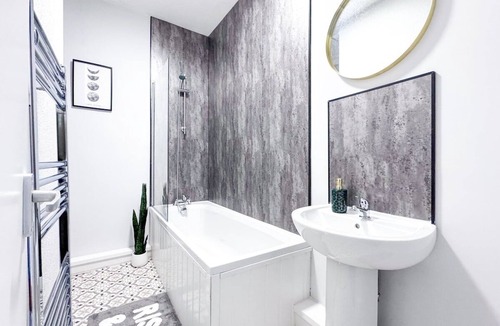 Castleford House | Family I Relocation I Groups