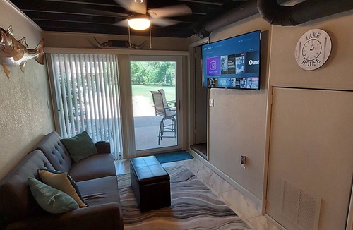 Camdenton House | Family Lakefront, Great View, Big Yard & dock, Kayaks, Patio, firepit, Fish Swim