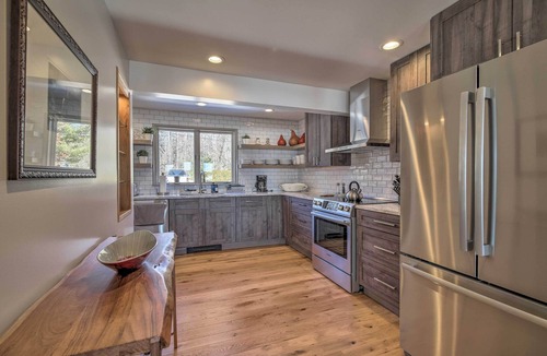 Plattsburgh House | Family Lakehouse w/Deck + Beach on Lake Champlain