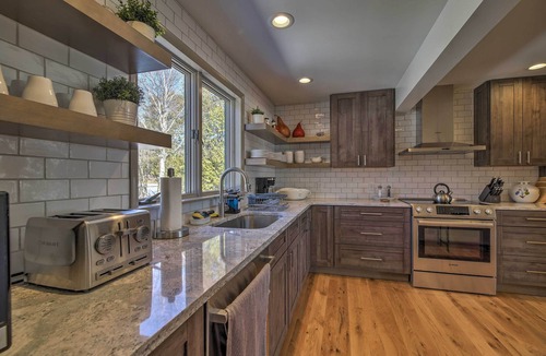 Plattsburgh House | Family Lakehouse w/Deck + Beach on Lake Champlain