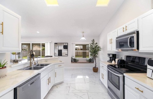 Port Saint John House | Family Launch View Stay—Modern & Bright.