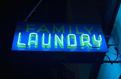 Downtown Sacramento Bed & Breakfast | Family Laundry & Spa