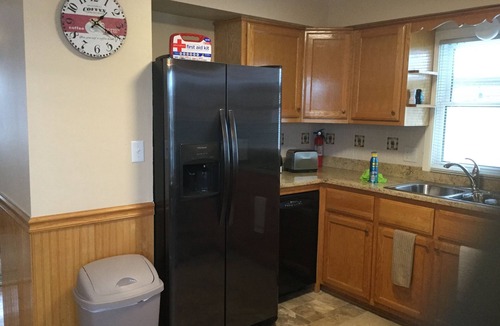 Racine House | Family Living! Professionally Cleaned, Self Check In - Sleeps 10
