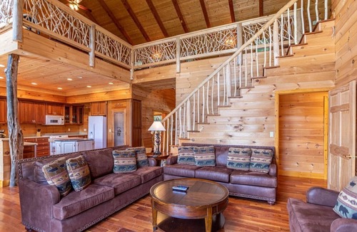 Elk Park Cabin | Family Lodge with Sunset Views