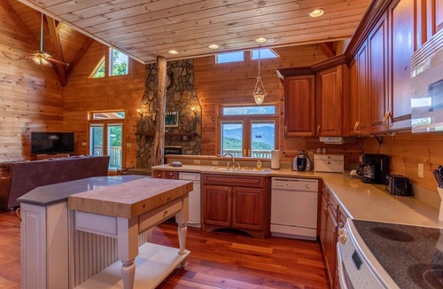 Elk Park Cabin | Family Lodge with Sunset Views