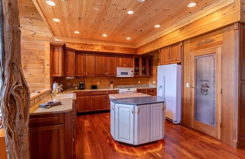 Elk Park Cabin | Family Lodge with Sunset Views