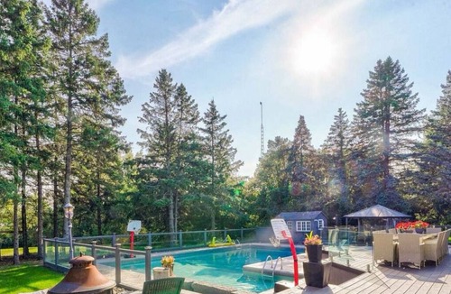 King House | Family Luxury Retreat w/Hot Tub
