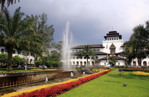 Sukajadi House | Family Luxury Suite W/Free WiFi and Parking