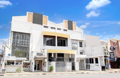 Semarang House | Family Luxury Suite W/Free WiFi and Parking