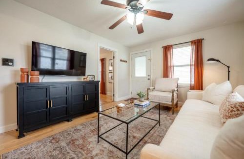 Greenwood House | Family Neighborhood - Full Yard - Parking