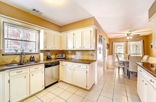 Pinehurst Of Atascocita House | Family Oasis | 6BR + Pool + Big Backyard