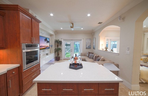 Ludlam House | Family Oasis Heated Pool 10 min to Zoo & Marina