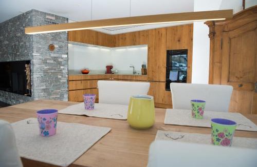 Grisons Apartment | Family oasis with garden and fireplace