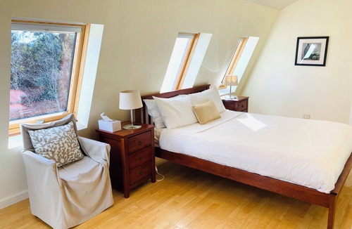 Chum Creek Cabin | Family or group accommodation in farm setting.