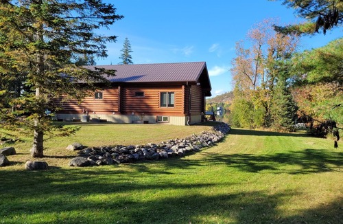 Golden Lake Cottage | Family Oriented waterfront Log Cabin with hot tub