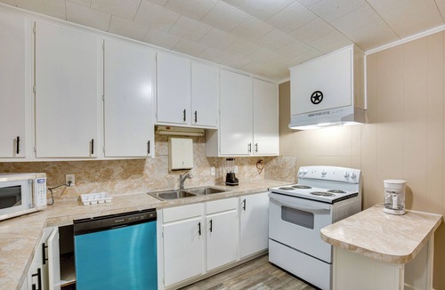 Overton House | Family Overton Vacation Rental ~ 21 Mi to Tyler!