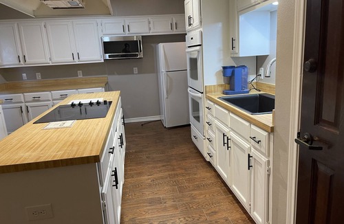 Hico House | Family Owned Small Farm, Relax at the Circle4B Ranch!