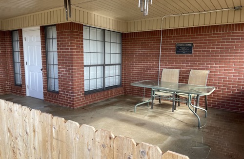 Hico House | Family Owned Small Farm, Relax at the Circle4B Ranch!